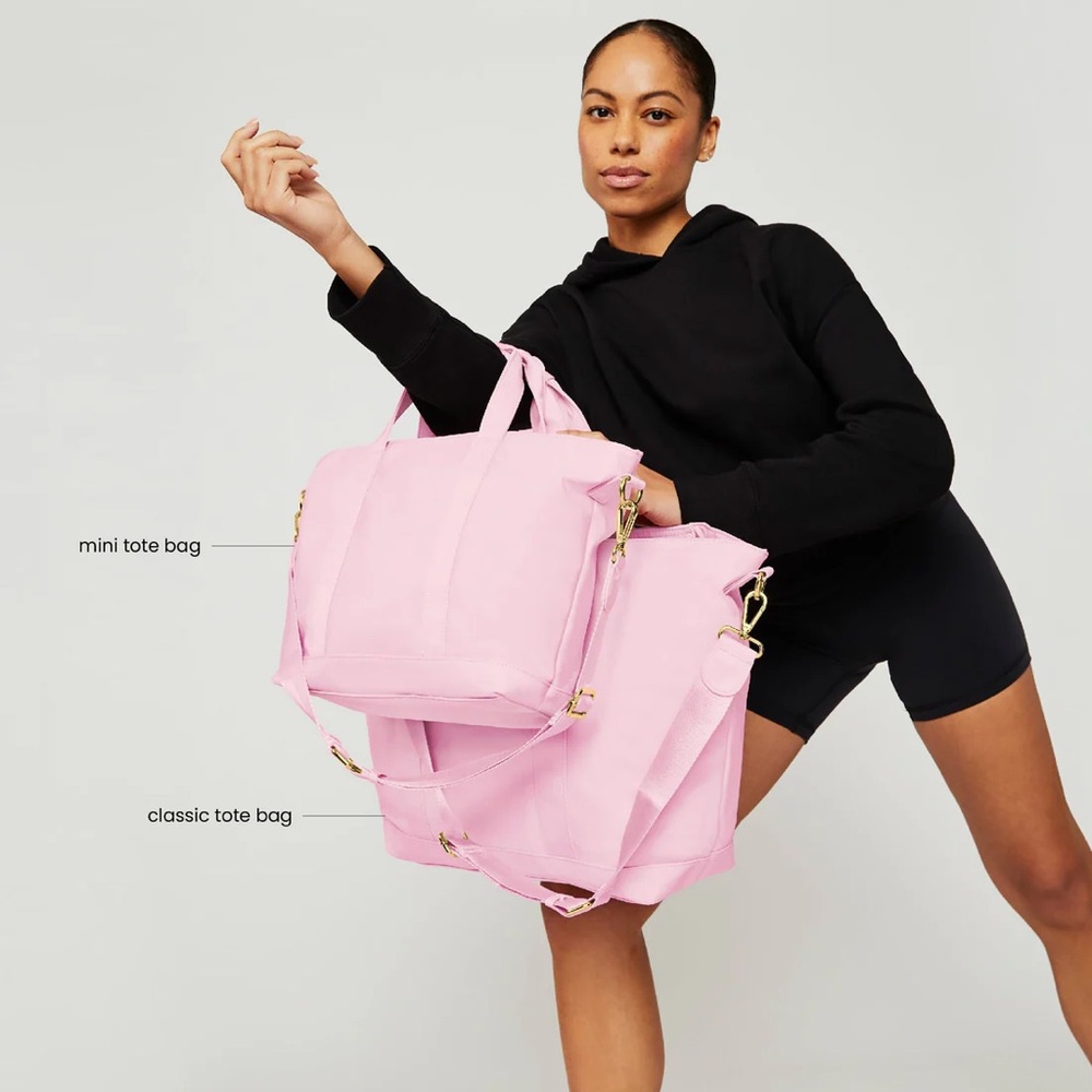 Stoney clover lane classic tote bag bubblegum
Pink nwt weekender - Picture 4 of 11